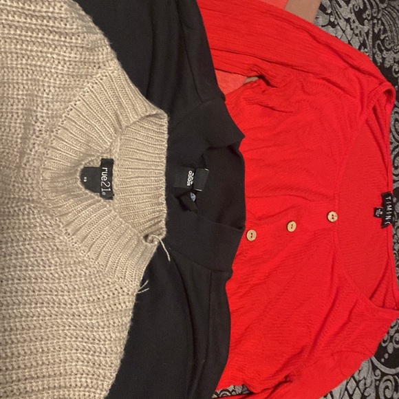 Winters is on its way, mixture of sweaters and sweatshirts. American Eagle - Picture 3 of 3